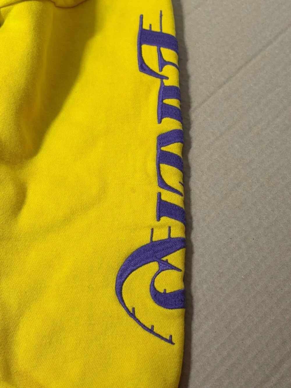 Los Angeles Lakers Yellow Hooded Sweatshirt NBA Logo Western 10-11 years